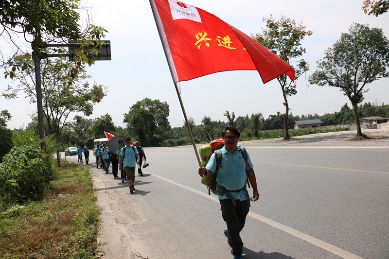 行進(jìn)路中(3)_副本.jpg 行進(jìn)路中(3)_副本.jpg