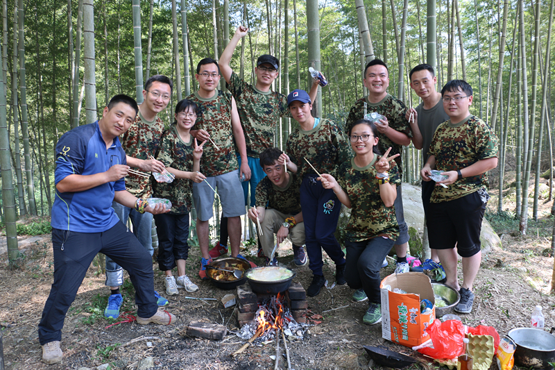 第二天中午埋鍋造飯(四連)_副本.jpg 第二天中午埋鍋造飯(四連)_副本.jpg